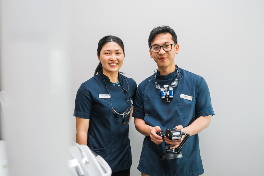 Two Innova Dental dentists smiling, one holding the 3D intraoral scanner
